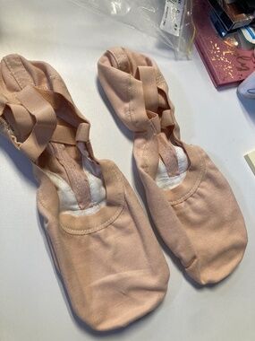 NWT Bloch size 8.5C nude pink canvas ballet shoes